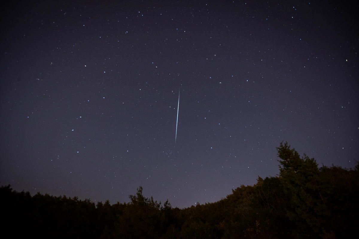 Yılın son gökyüzü şöleni nefes kesti: Geminid meteor yağmuru geceyi aydınlattı
