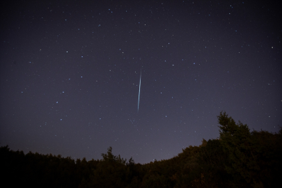 Yılın son gökyüzü şöleni nefes kesti: Geminid meteor yağmuru geceyi aydınlattı