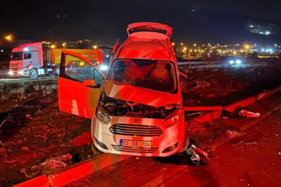 Gaziantep'te hafif ticari araç ile tır çarpıştı: 2'si çocuk 3 yaralı
