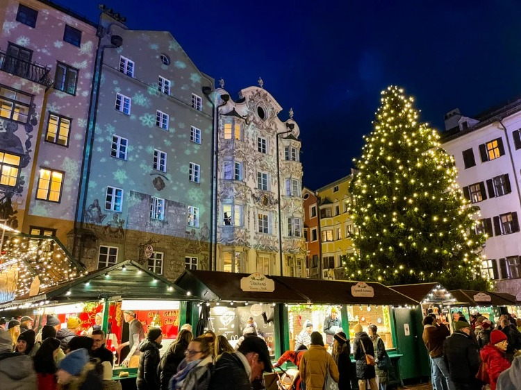 BEYOĞLU CHRISTMAS MARKET