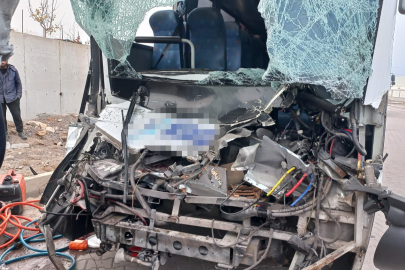 Kayseri’de işçi servisi tıra çarptı: Çok sayıda yaralı