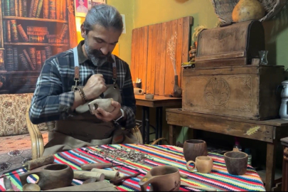 Osmaniyeli öğretmen, babaevinde ahşaba hayat veriyor