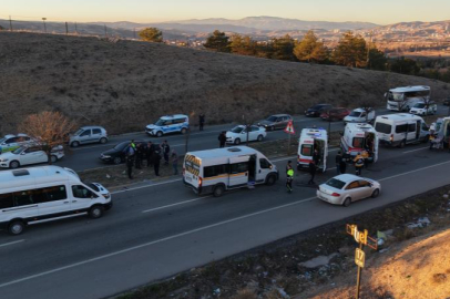 Kırıkkale’de servis minibüsleri çarpıştı: 10 işçi yaralandı