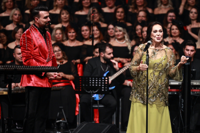 Sinemanın usta ismi Türkan Şoray "İyilik Korosu" ile sahneye çıktı