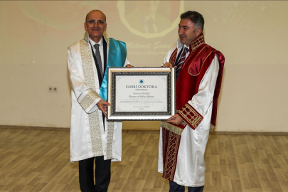 Bakan Şimşek'e Batman Üniversitesince fahri doktora ünvanı verildi