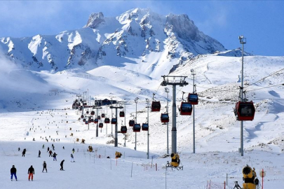 Erciyes'te beklenen an geldi! Kayak sezonu başladı