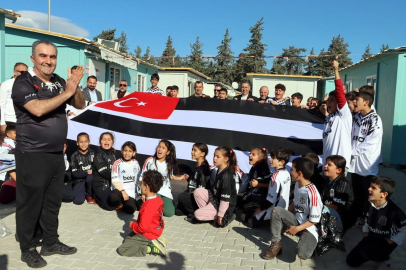 Siyah-Beyaz renklerle yazılan bir dayanışma hikâyesi
