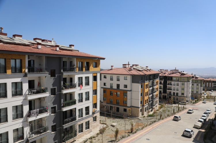 TBMM'deki şantiye şefi polemiği Hatay'da yankılandı Depremzedelerden Bakan Kurum'a destek 3