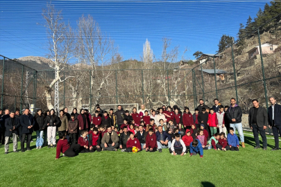 Adana'da Feke'de 4 yeni halı saha hizmete girdi