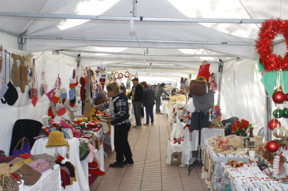 Adana’da yeni yıl coşkusu Büyükşehir Belediyesi’nin Kadın Emeği Pazarı’nda