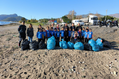 Bozyazı’da minik eller sahili temizledi