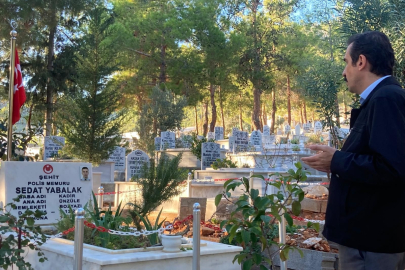 Bozyazı Kaymakamı Tuncay Topsakaloğlu şehit polisin mezarını ziyaret etti