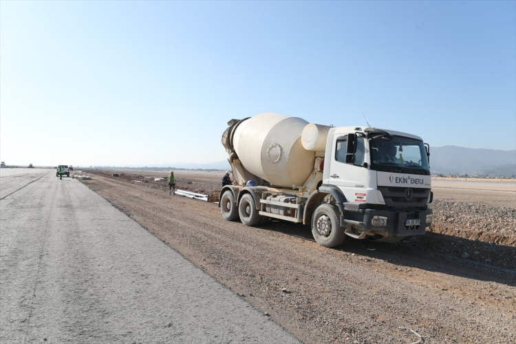 Hatay Havalimanı ikinci pist çalışmaları sürüyor 2