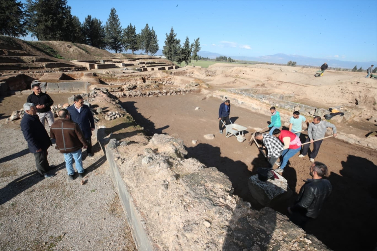 Hatay Valisi Mustafa Masatlı, Aççana Höyük'ü ziyaret etti 2
