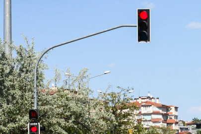 KIRMIZI IŞIKTA 6. İHLALDE EHLİYET İPTALİ GELİYOR