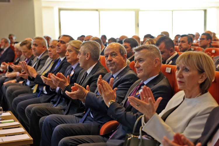 Mersin'de ekonomi zirvesi Uzmanlardan 2026 yılı ve tarım uyarısı 3