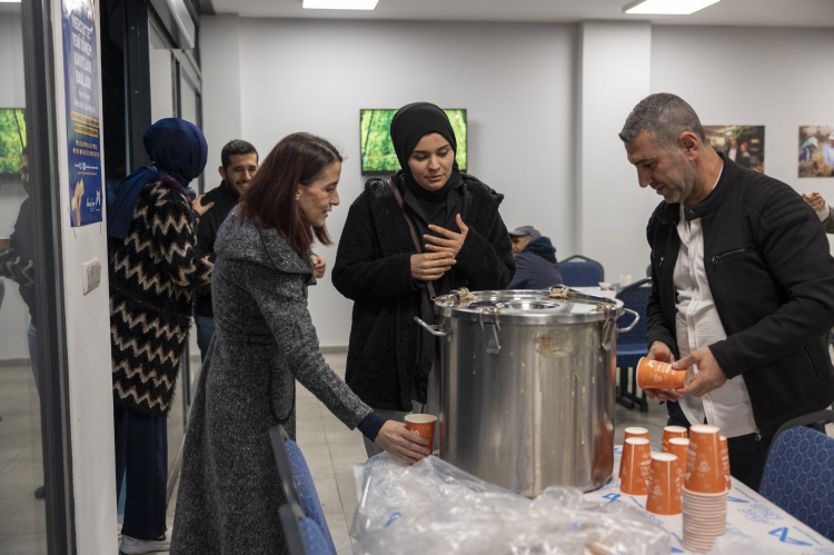 Mersin Emek Evi'nden emekçilere sıcak çorba ve çay ikramı 2