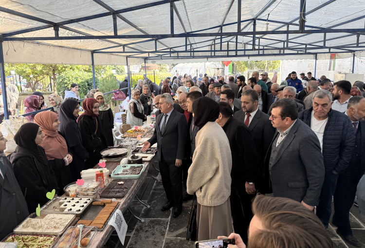 Mersin Tarsus'ta Gazze için hayır çarşısı açıldı 2