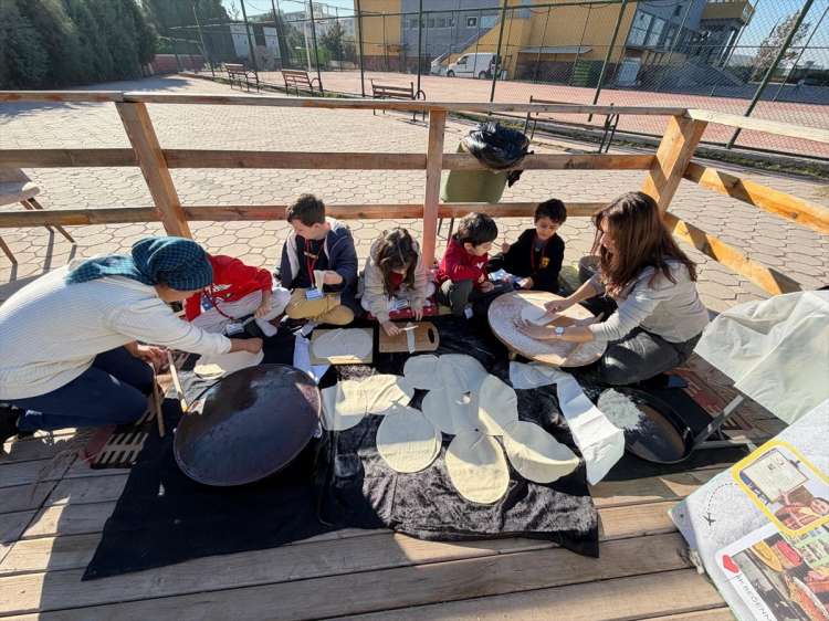 Osmaniye'de öğrencilere farklı illerin yöresel ürünleri tanıtıldı 2