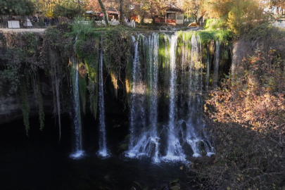 Antalya'nın turizm simgesi Düden Şelalesi 900 bin kişiyi ağırladı