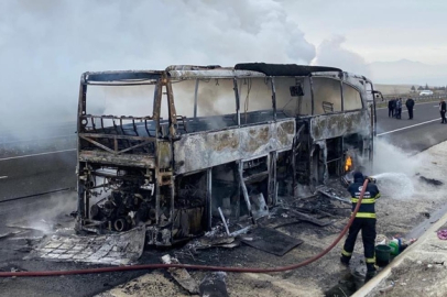 Eskişehir’de seyir halindeki yolcu otobüsü alev alev yandı