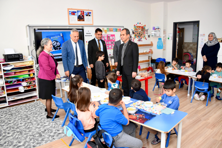 Mersin'de depremde hayatını kaybeden Beyza Bal'ın adı kütüphanede yaşayacak 3