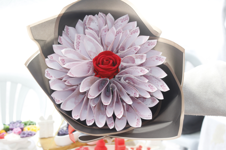 Kokulu mumlar Kadın Emeği Pazarı’nın gözdesi oldu