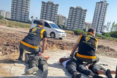 Adana’da deterjan paketinden 13 ruhsatsız tabanca çıktı: 3 sanığın yargılanması sürüyor