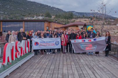 Adana'da “Genç İletişimciler Yeşil Vatan Hatıra Ormanı” için fidanlar dikildi