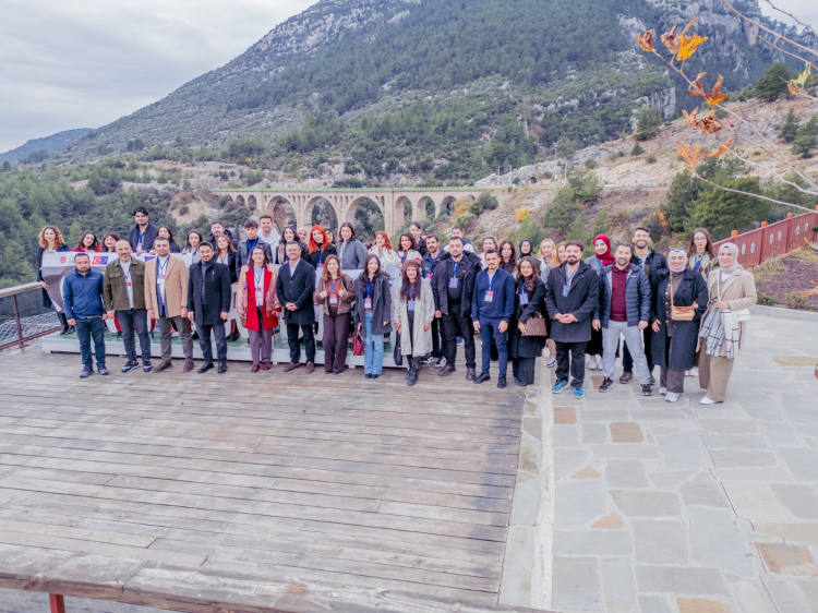 Adana'da “Genç İletişimciler Yeşil Vatan Hatıra Ormanı” için fidanlar dikildi 2