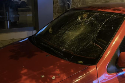 Hatay’da park halindeki araçlara ve iş yerlerine taşlı saldırı