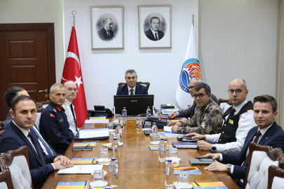 Mersin Valisi Atilla Toros güvenlik toplantısı düzenledi