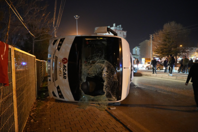 Niğde'de işçi servisi ile otomobil çarpıştı: 11 yaralı