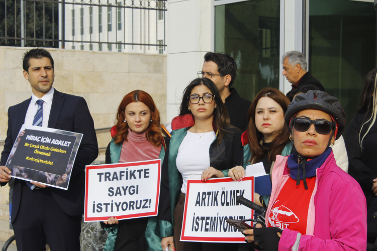 Miraç’ın ailesi Adana Adliyesi önünde adalet istedi