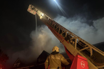 Esenyurt’ta villa yangını bitişik evin çatısına sıçradı