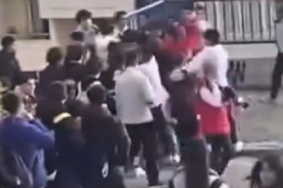 İzmir’de öğrenciler tekme tokat birbirine girdi