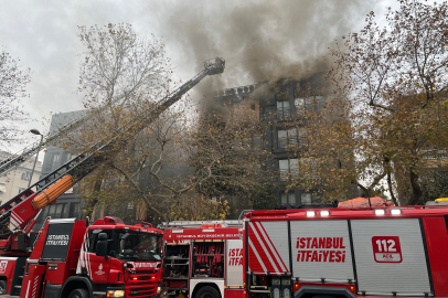 Kadıköy’deki yangın 2 binayı küle döndürdü