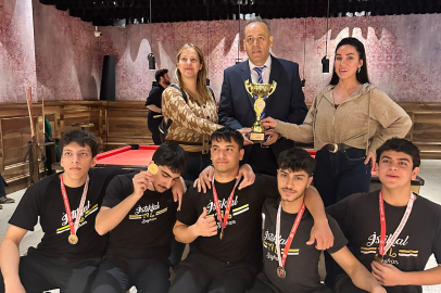 Seyhan İstiklal Anadolu Lisesi bowlingde Adana şampiyonu oldu