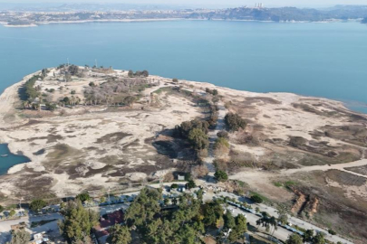 Adana’da Amerikan Adası’nda kaçak yapılar yıkıldı, giriş kayalarla kapatıldı