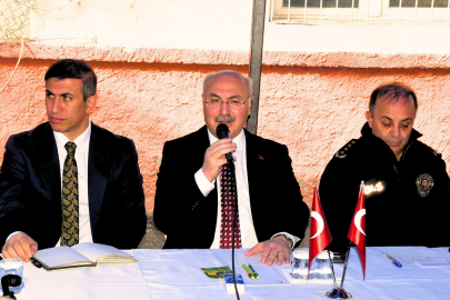 Adana Valisi Yavuz Selim Köşger, Yüreğir’de vatandaşların taleplerini dinledi