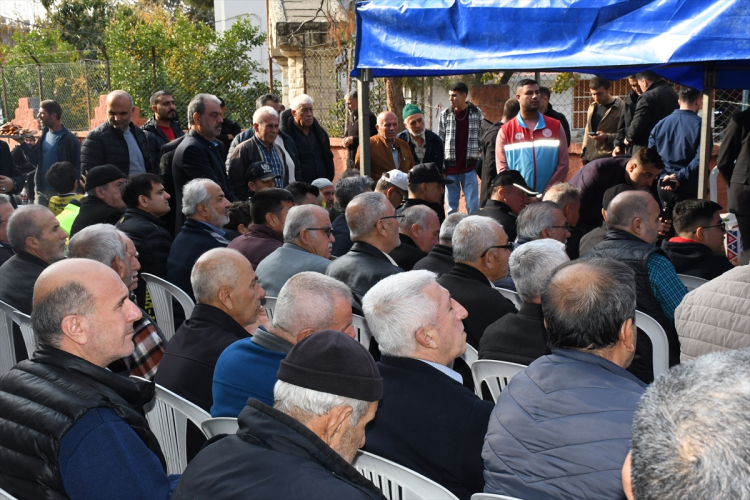 Adana Valisi Yavuz Selim Köşger, Yüreğir’de vatandaşların taleplerini dinledi 2