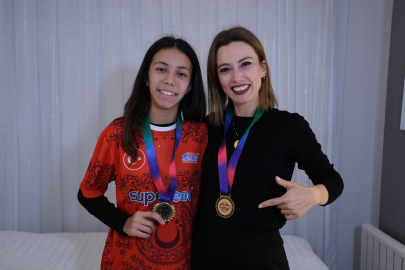 Adanalı anne-kız Dünya Hafıza Şampiyonası’ndan dereceyle döndü