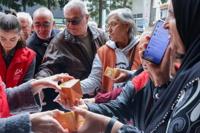 Mersin’de Regaip Kandili’nde 15 bin kandil simidi dağıtıldı
