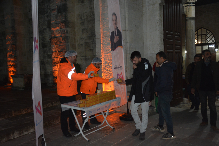 Mersin’de Regaip Kandili’nde 15 bin kandil simidi dağıtıldı 2