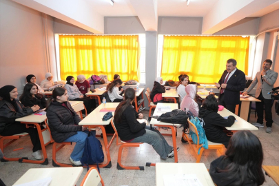 Milli Eğitim Bakanı Tekin, Adana’da Atatürk Kız Mesleki ve Teknik Anadolu Lisesi’nde öğrencilerle buluştu