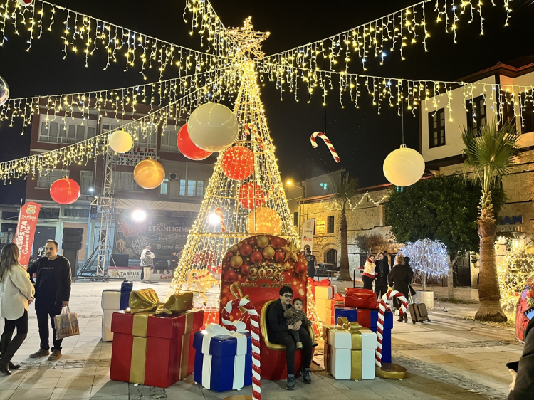Tarsus'ta kadın üreticiler için yılbaşı pazarı açıldı 3