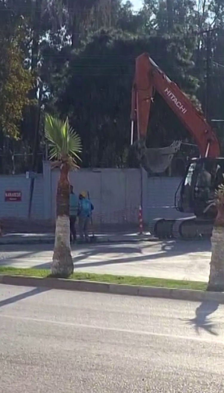 Hatay’da işçilerden soğuğa karşı halaylı çözüm 2