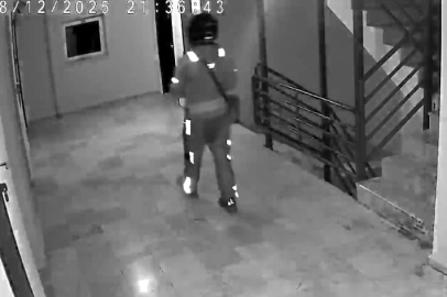 Kurye sipariş getirdiği binaya tuvaletini yaptı