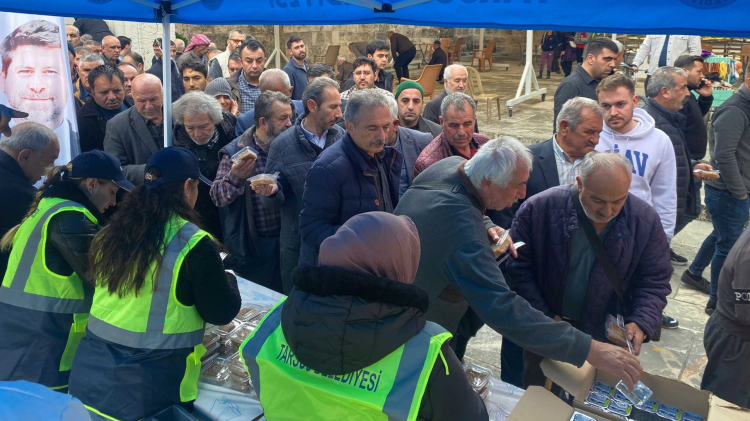 Tarsus’un kurtuluşunda şehitler için helva ikramı 2