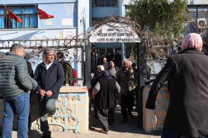 Adana’da mahalle muhtarlık seçimi için sandıklar kuruldu